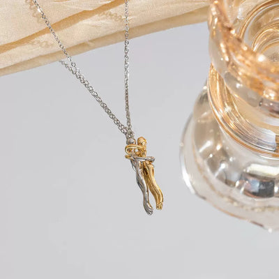 Cupido™ | Naszyjnik z zawieszką w kształcie czułego uścisku